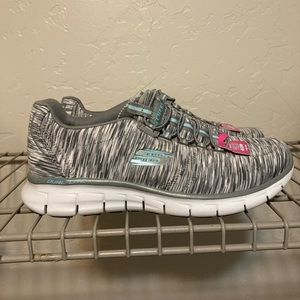 Skechers wide width pull on athletic shoes